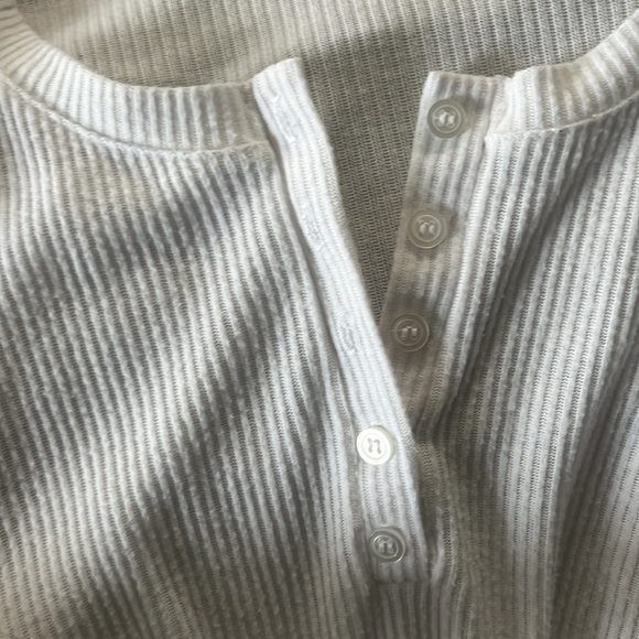 Front tie white long sleeve - Picture 4 of 6